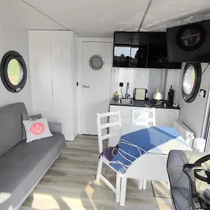 Houseboat Water Lady Apartament Pływający Dom Na Wodzie łódź Hotel na wodzie Uraz (Trzebnica)